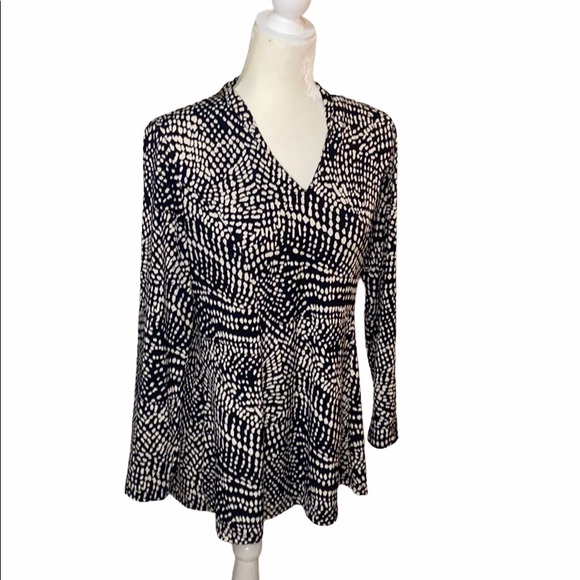 Susan Graver Tops - Susan Graver long Sleeve v neck Top